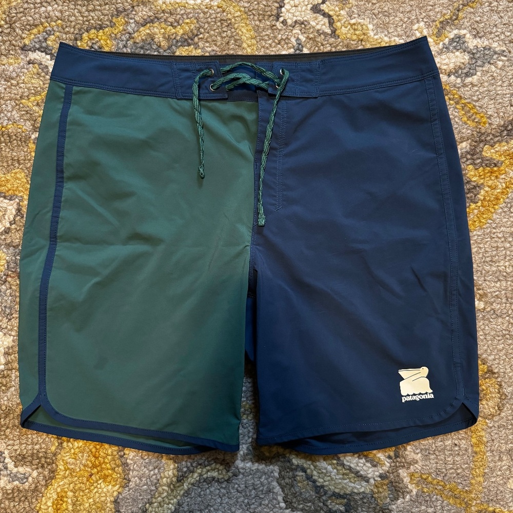 Patagonia Men's Hydropeak Scallop Boardshorts - 18" Conifer Green Blue - 32
